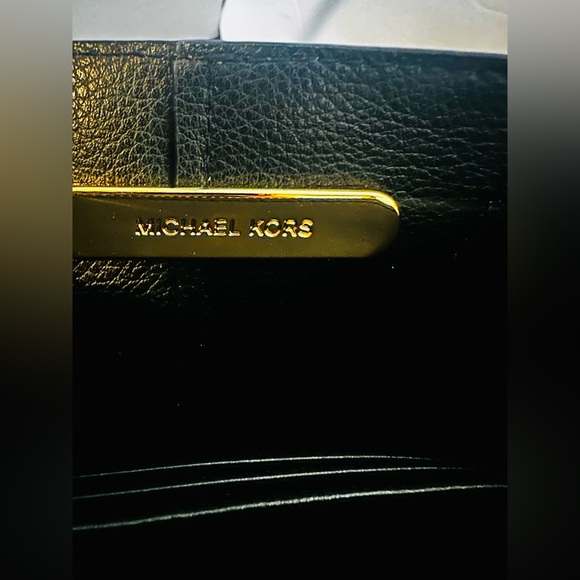 Michael Kors Mercer Medium Messenger Signature Logo Crossbody Bag Vanilla Black - Picture 3 of 6